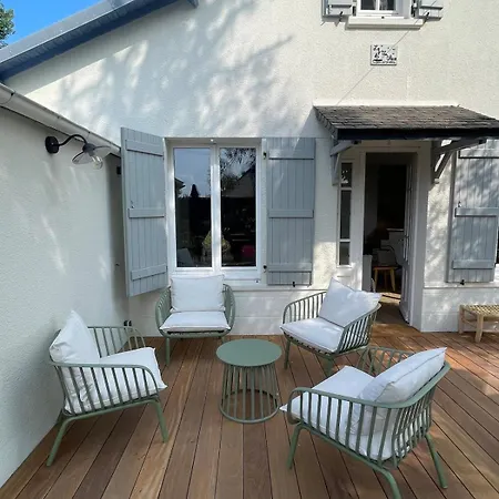 La Petite Bleue, 300 M De La Agon-Coutainville