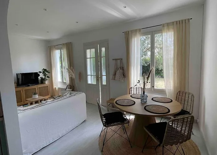 La Petite Bleue, 300 M De La Agon-Coutainville