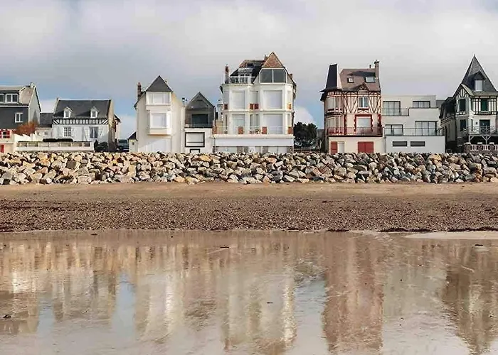La Petite Bleue, 300 M De La Agon-Coutainville