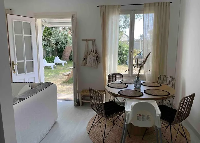 La Petite Bleue, 300 M De La * Agon-Coutainville